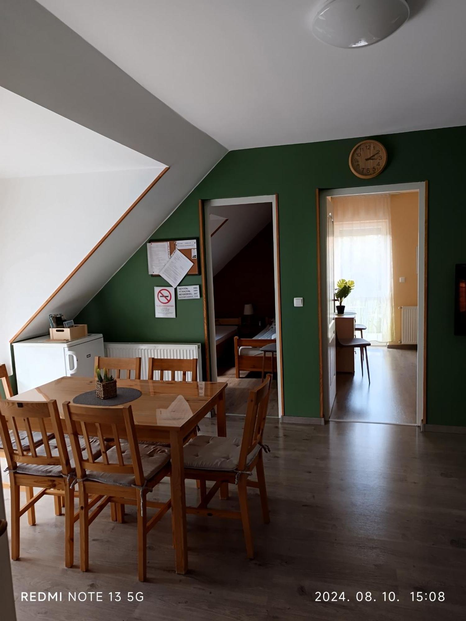 Zita Apartman Eger Rom bilde