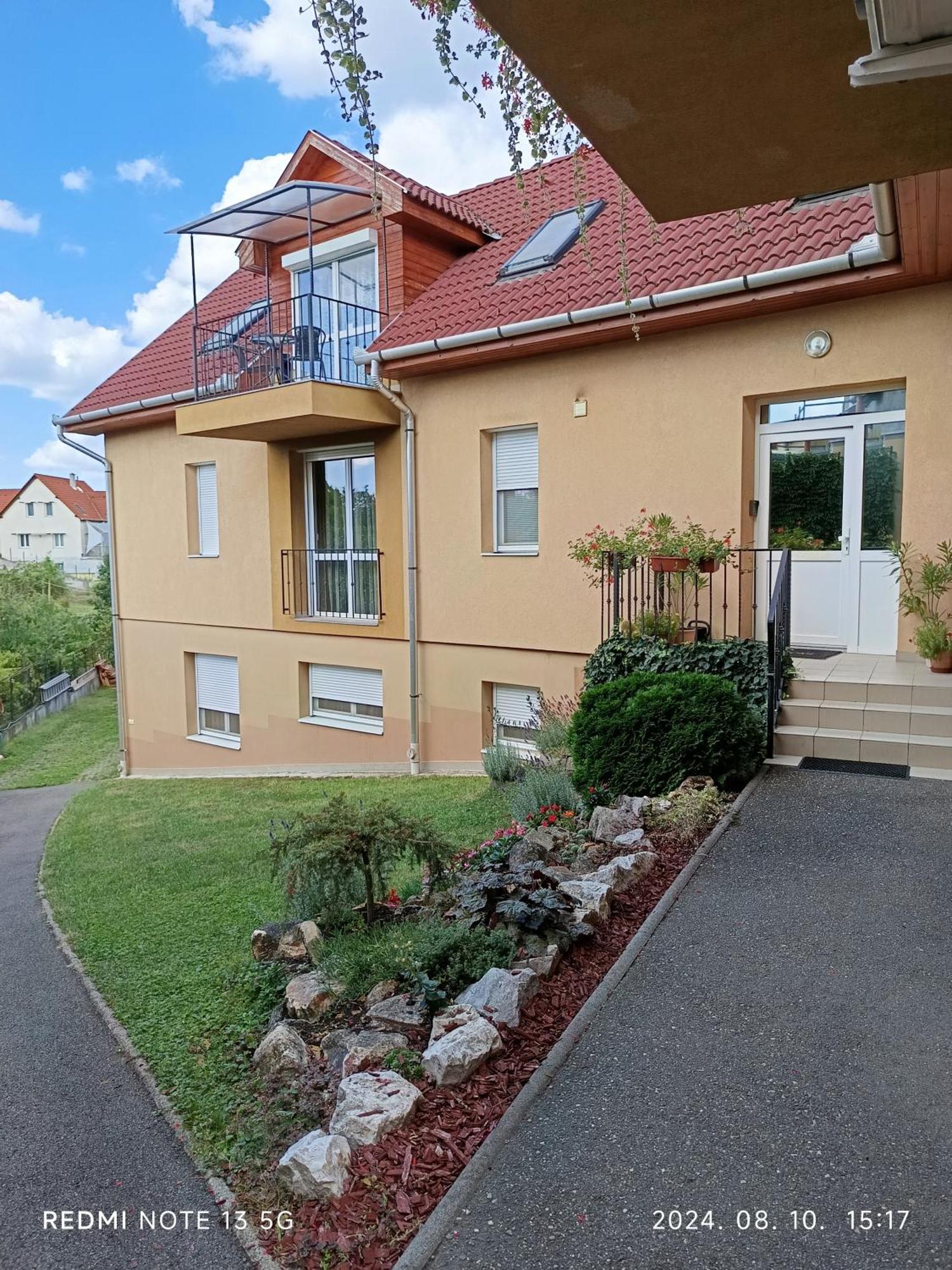 Zita Apartman Eger Eksteriør bilde