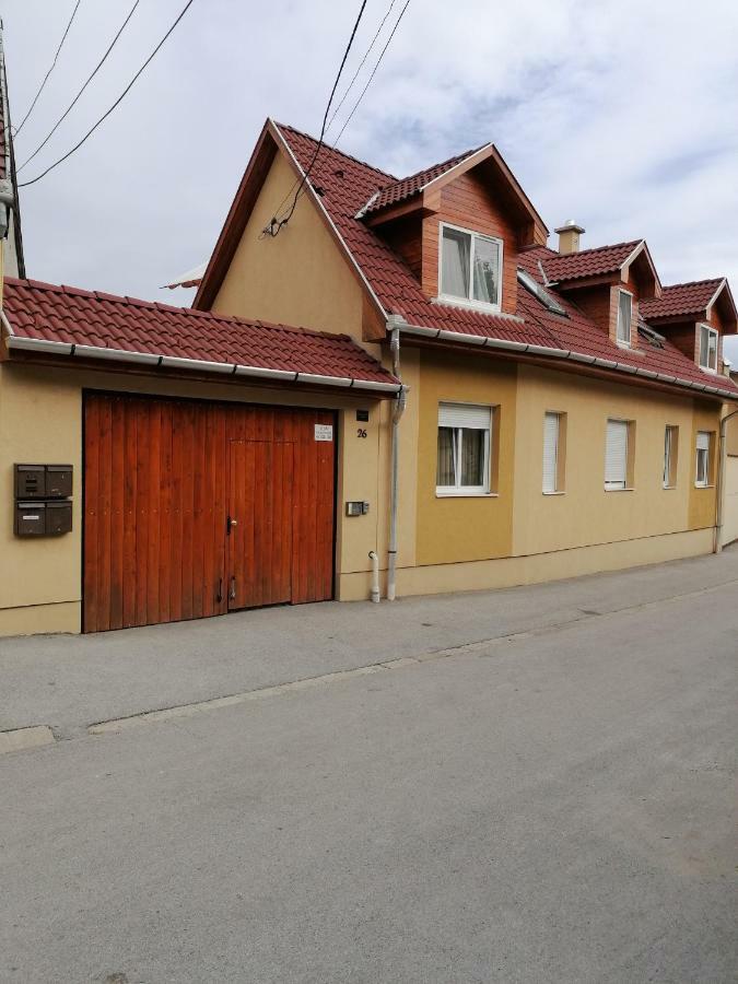 Zita Apartman Eger Eksteriør bilde